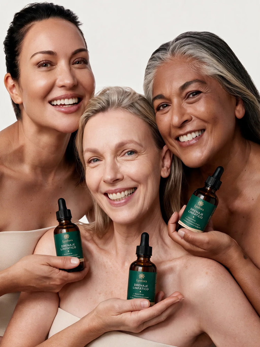 Tres mujeres sonrientes con sus frascos de Lynfora